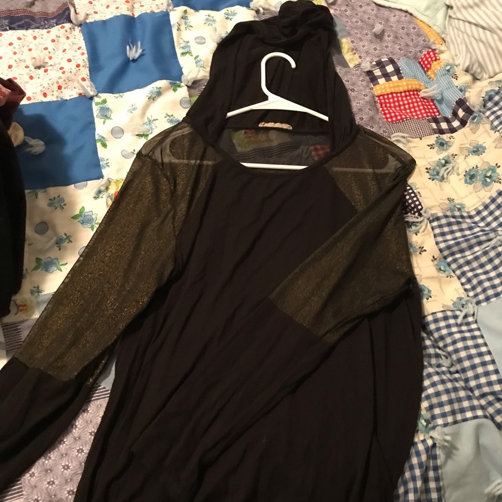Hooded shirt